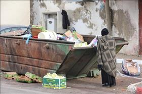 Looking for food in Ramle, a mixed Jewish-Arab city photo: Yossi Zamir, Shatilstock